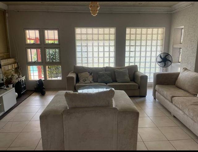 4 BEDROOM HOUSE FOR SALE IN GLENANDA